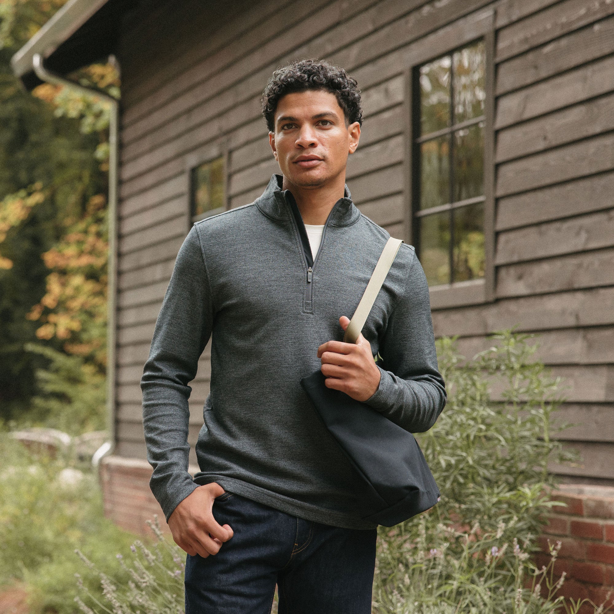 model-spec:Nico is 5'11", and wears size M