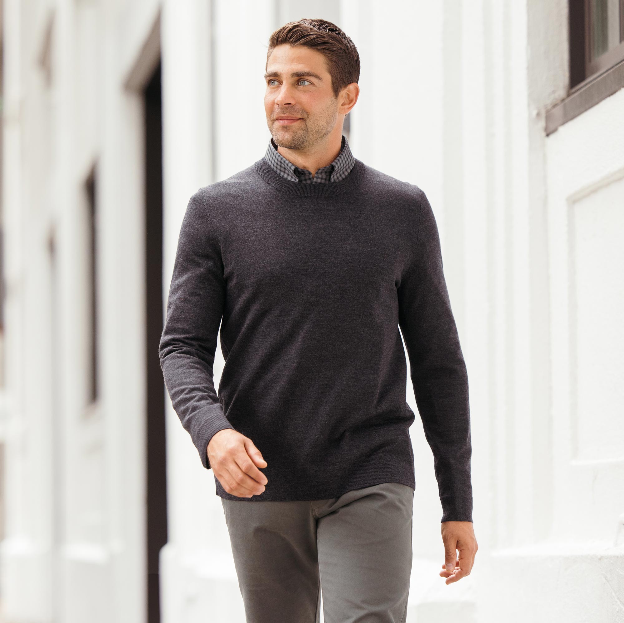 model-spec:Alex is 5'11", and wears size M