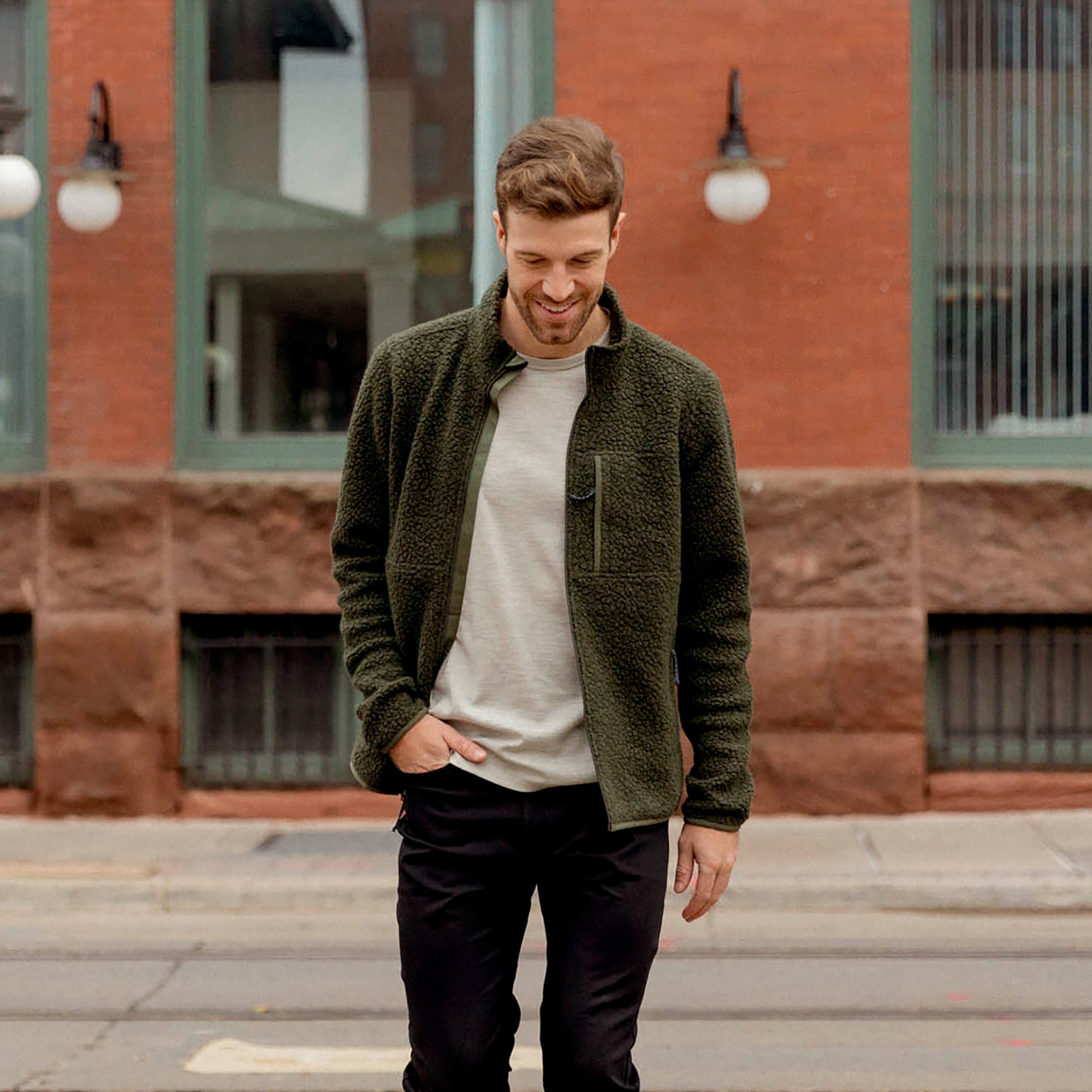 model-spec:Luke is 6'1", wearing size M