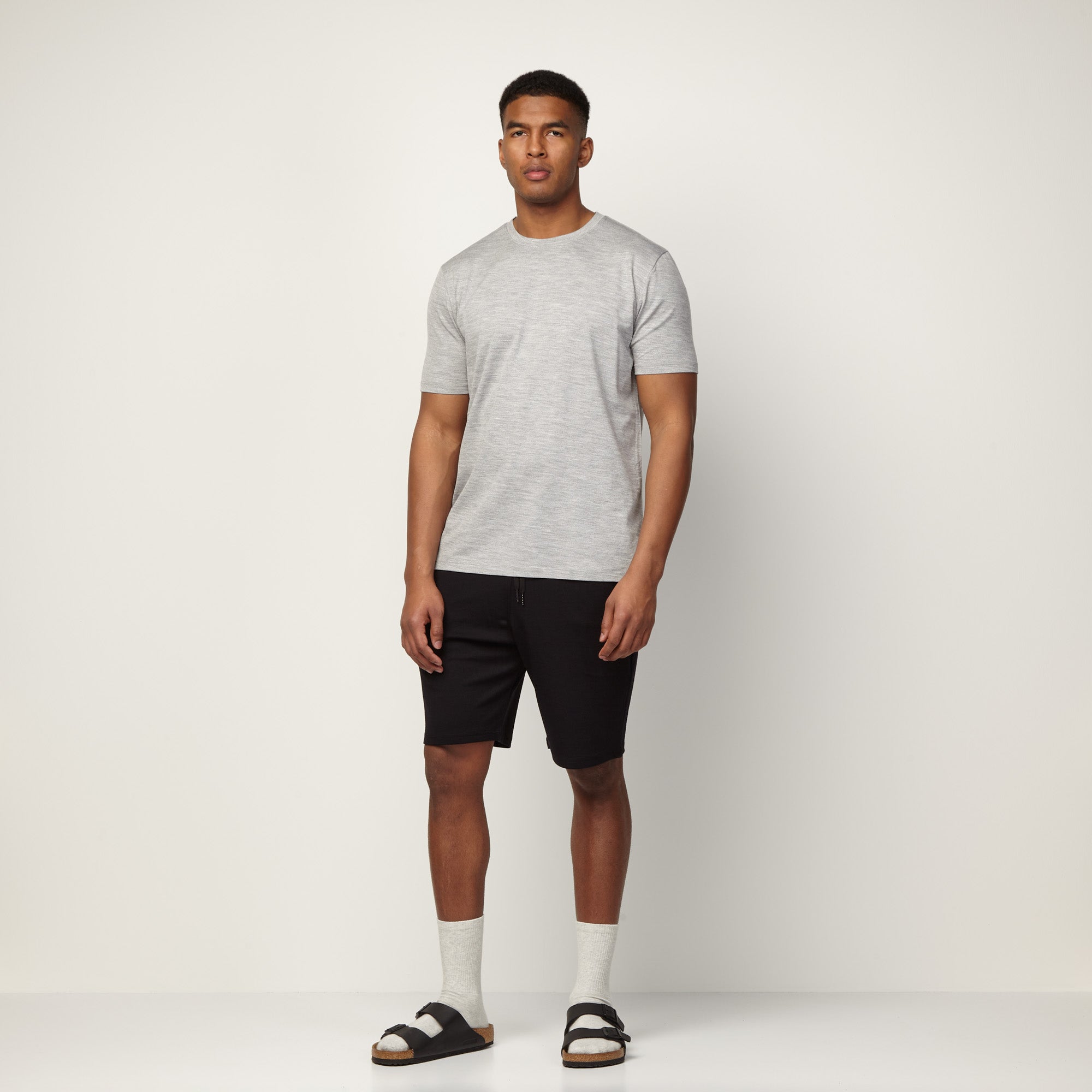 model-spec: Micah is 6'1", 185 lbs, and wears size L