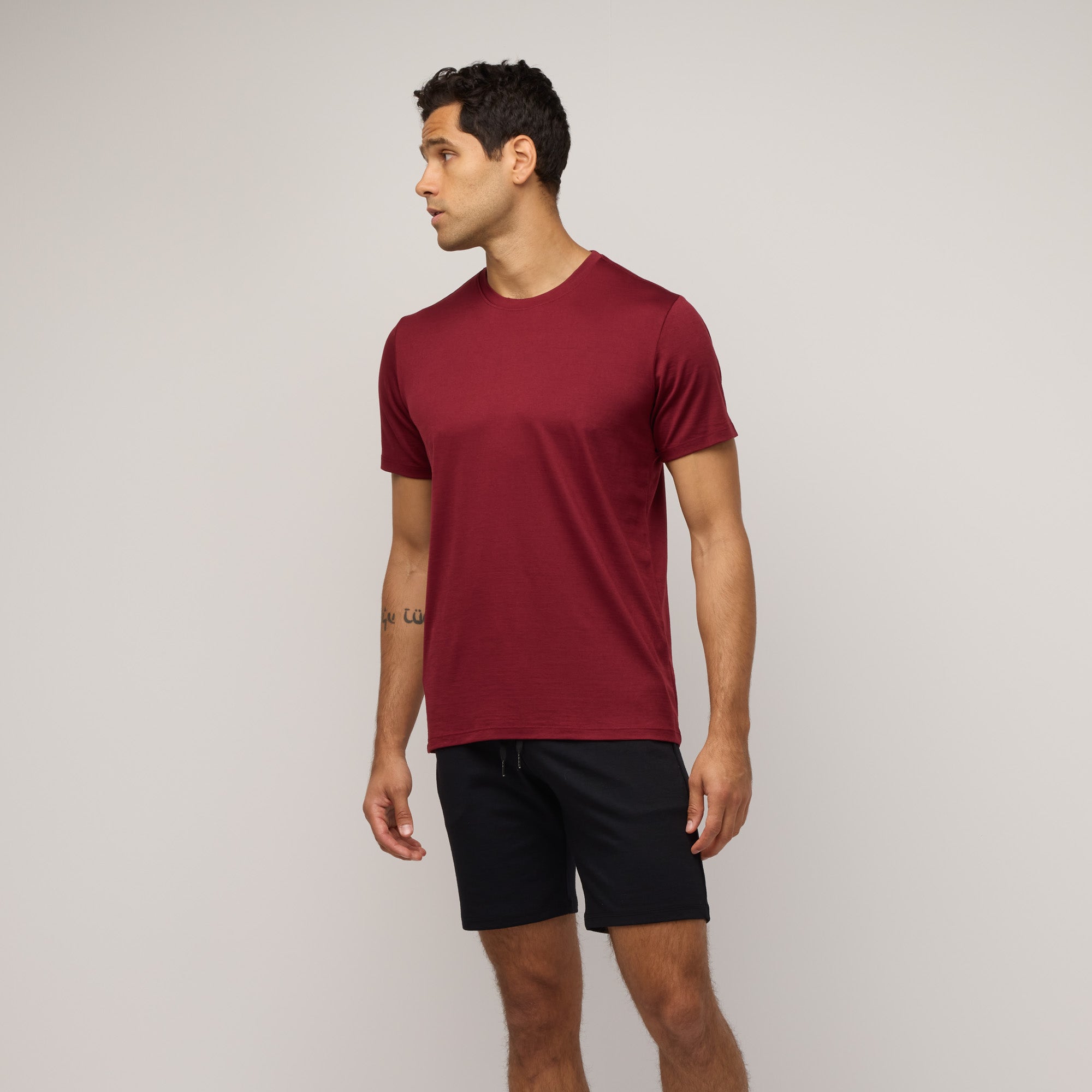 model-spec: Zach is 6'4", 185 lbs, and wears size L