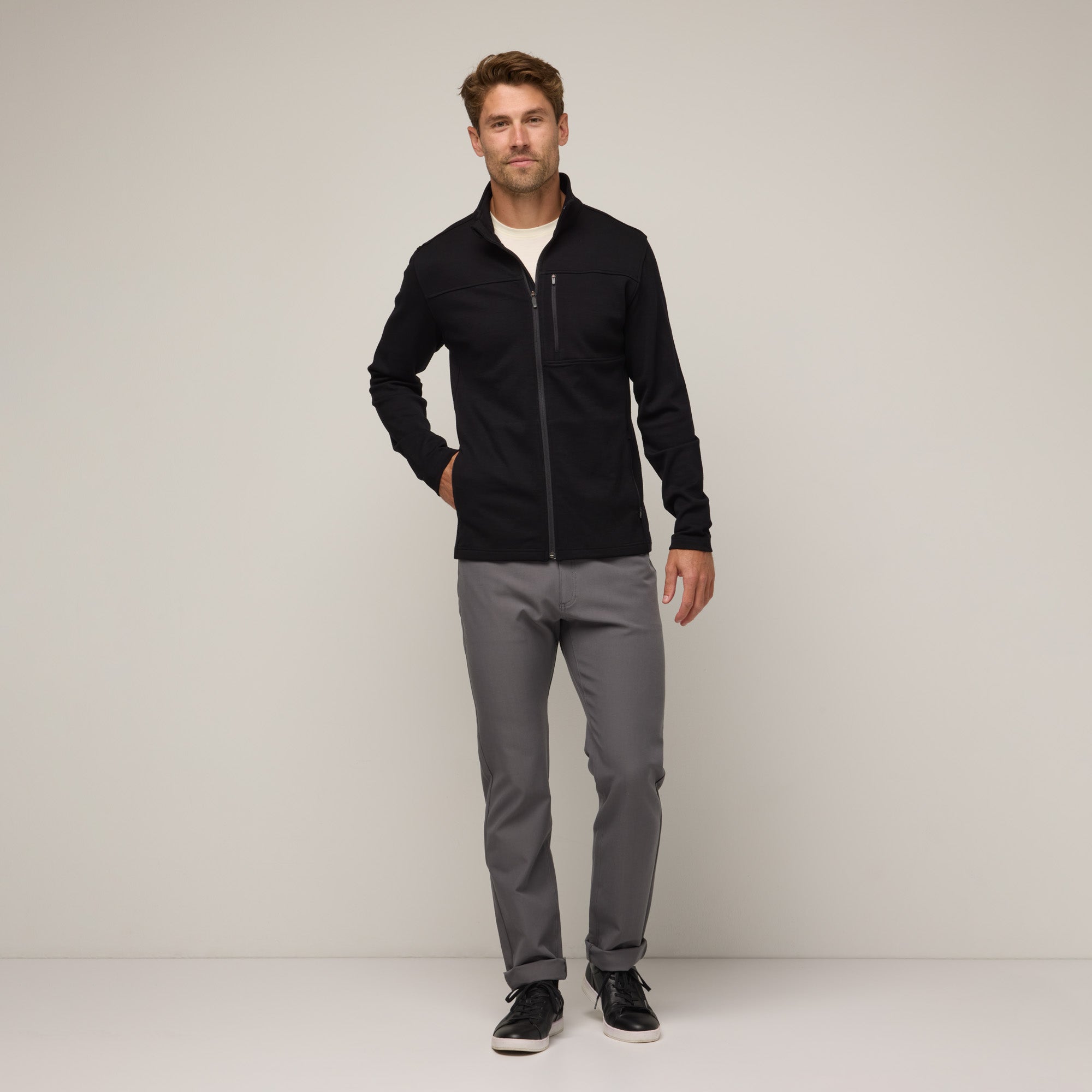 image-on-hover,model-spec:Matt is 6'2", 176 lbs, and wears size M