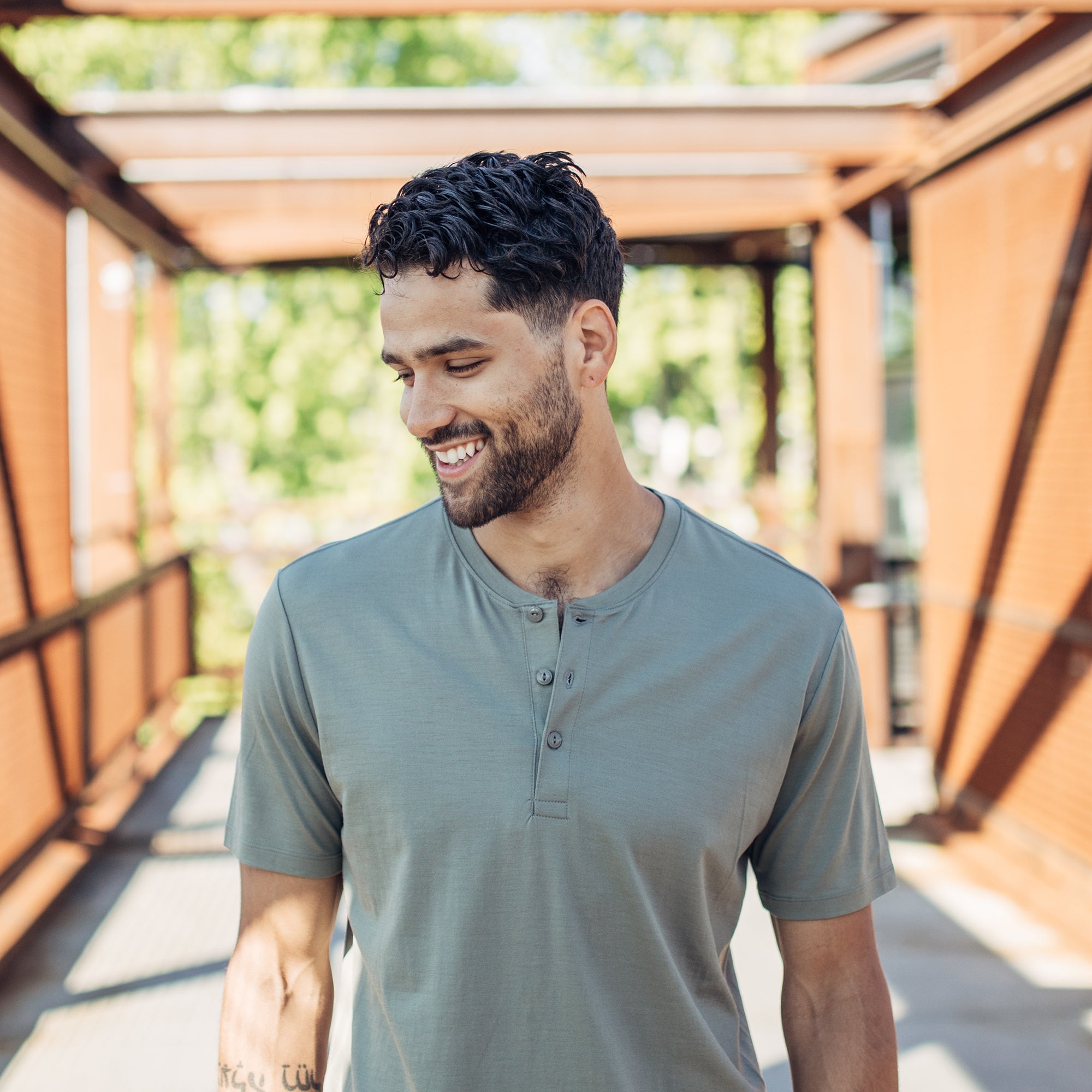 image-on-hover, model-spec: Zach is 6'4", 185 lbs, and wears size L