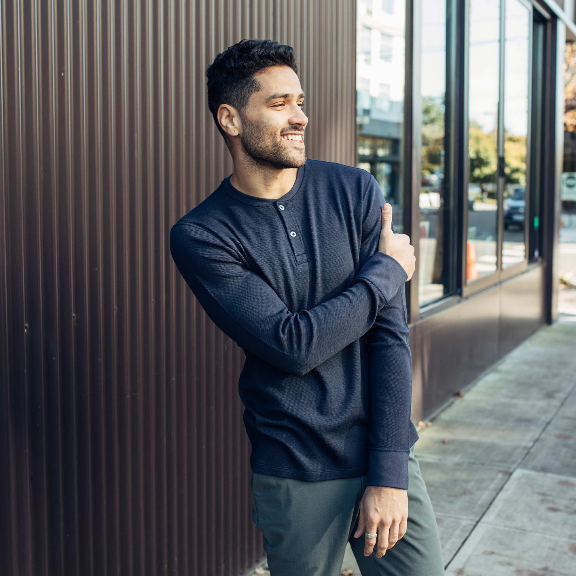 image-on-hover,model-spec:Zach is 6'4", 185 lbs, and wears size L