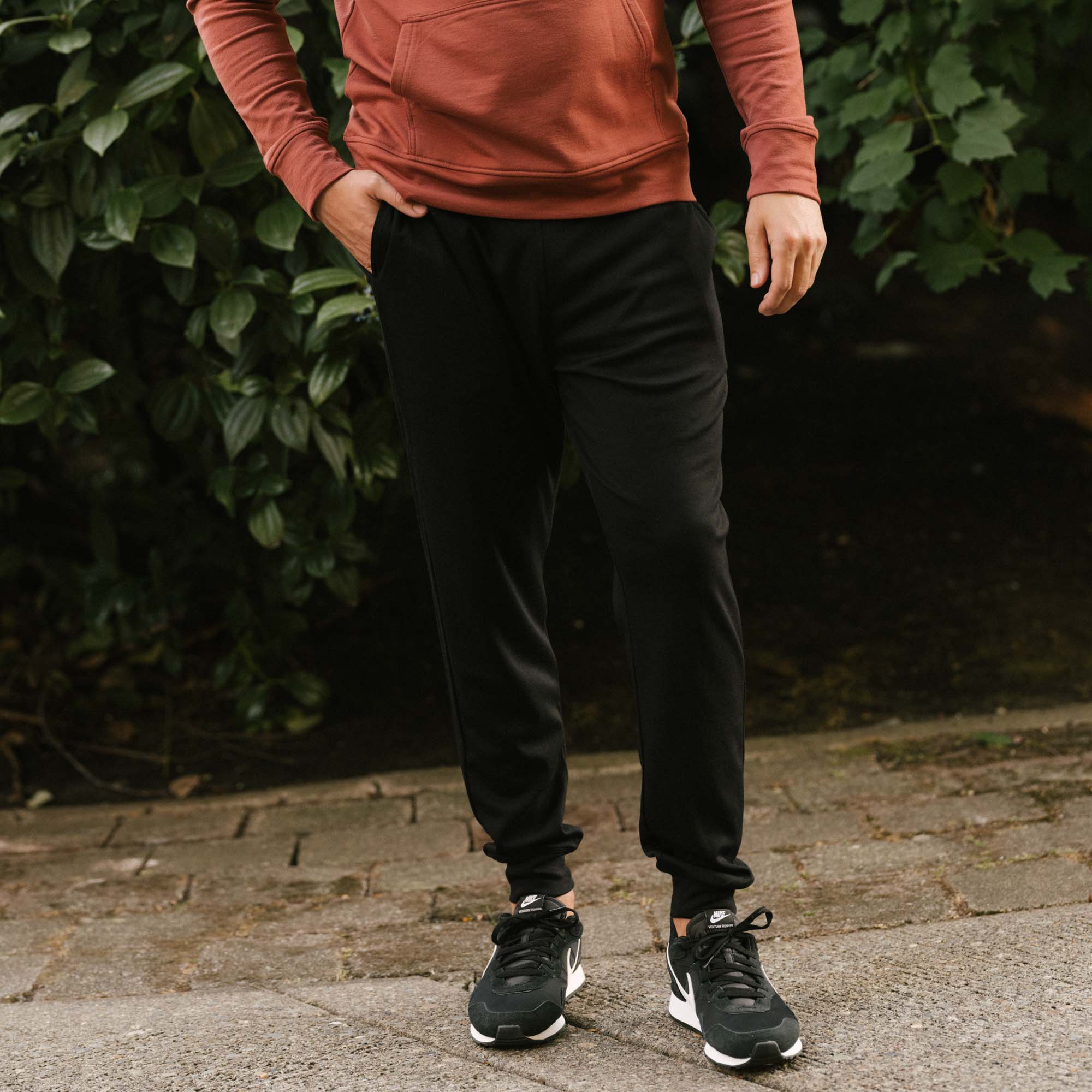 model-spec:Nick is 6'1", 185lbs, and wears a size M