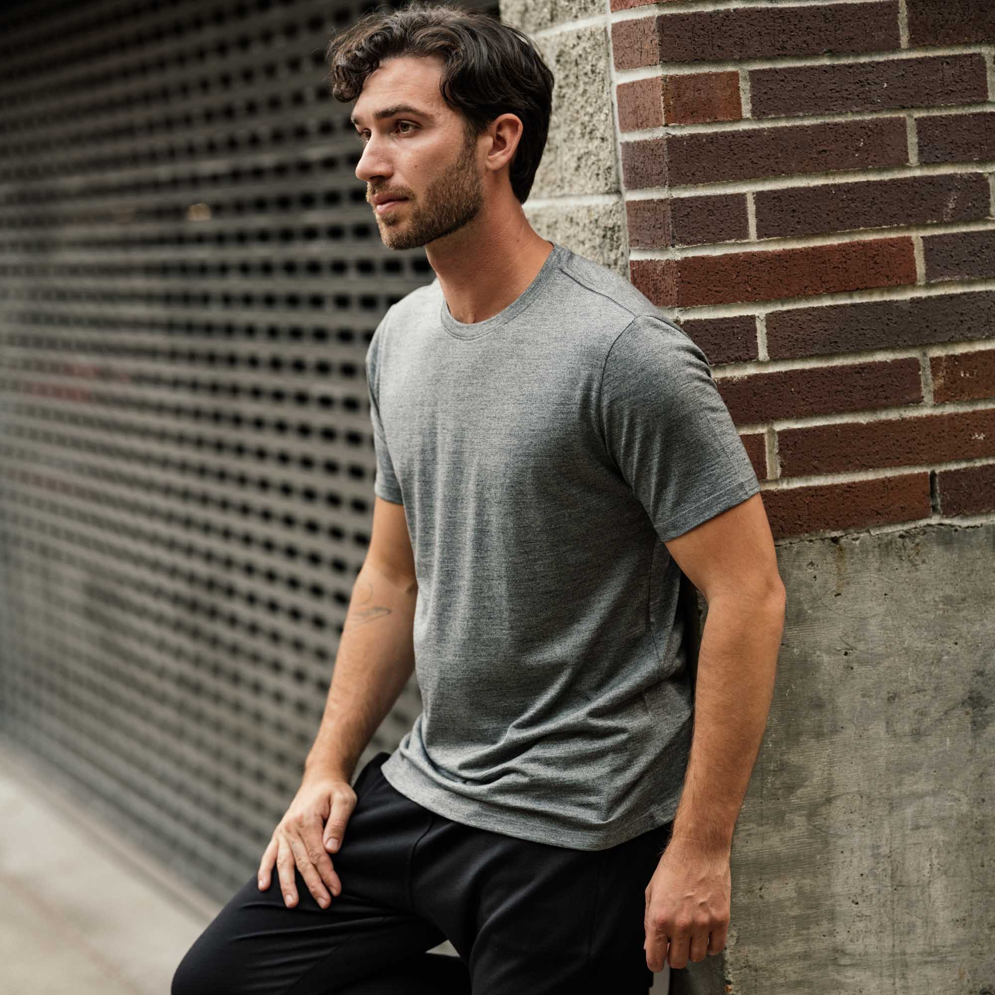 image-on-hover,model-spec:Nick is 6'1", 185lbs, and wears a size L