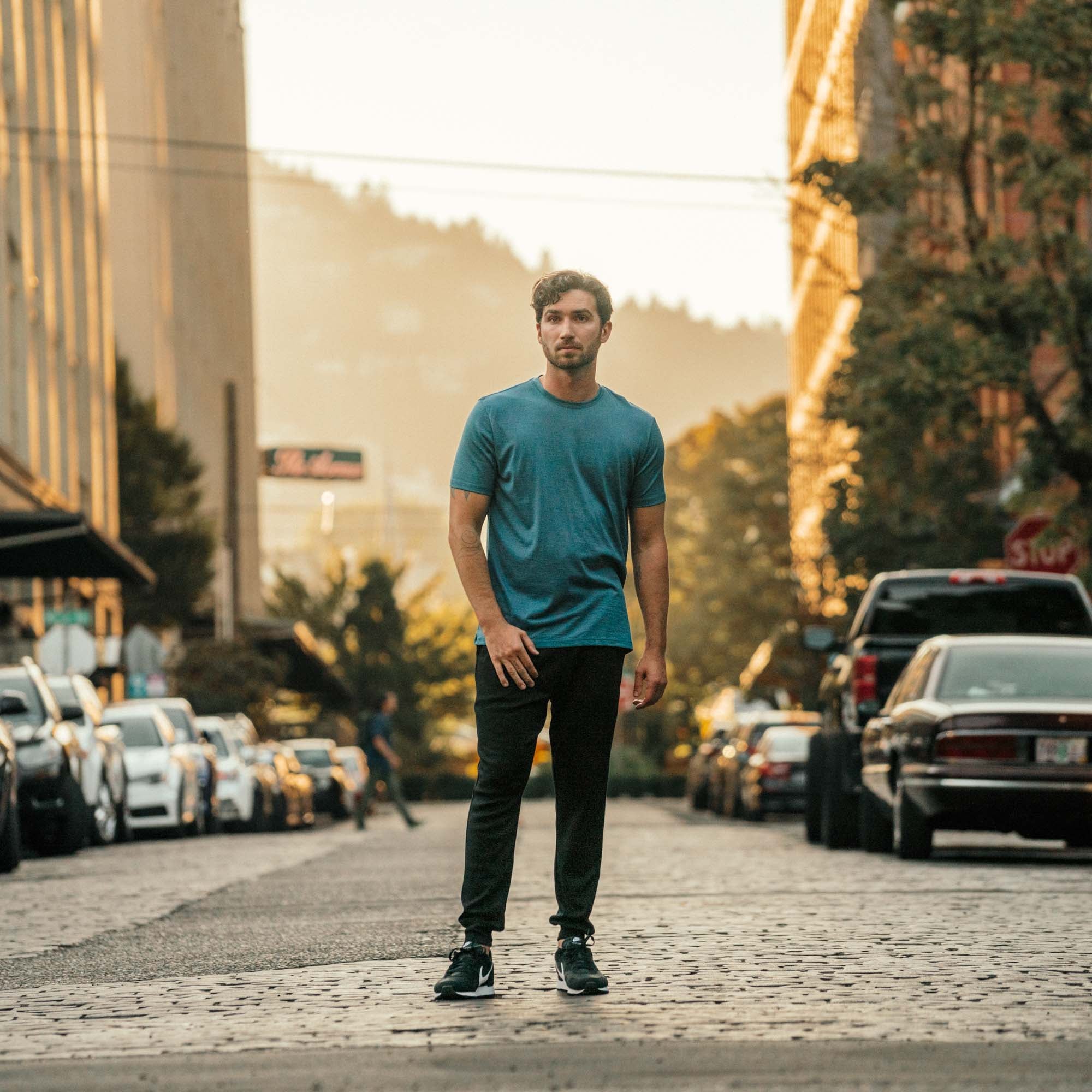 model-spec:Nick is 6'1", 185lbs, and wears a size L